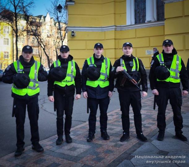 Курсанти та офіцери НАВС проходять практику в підрозділах поліції Києва