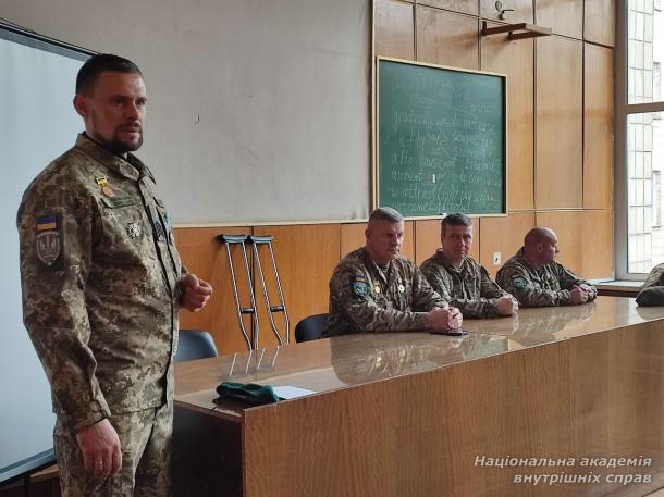 Служити Закону, вшановувати Героїв: у навчально-науковому експертно-криміналістичному інституті НАВС відбулася зустріч курсантів з ветеранами Служити Закону, вшановувати Героїв: у навчально-науковому експертно-криміналістичному інституті НАВС відбулася зустріч курсантів з ветеранами