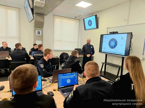 Представники Департаменту кримінального аналізу НПУ проводять цикл лекцій у НАВС Представники Департаменту кримінального аналізу НПУ проводять цикл лекцій у НАВС