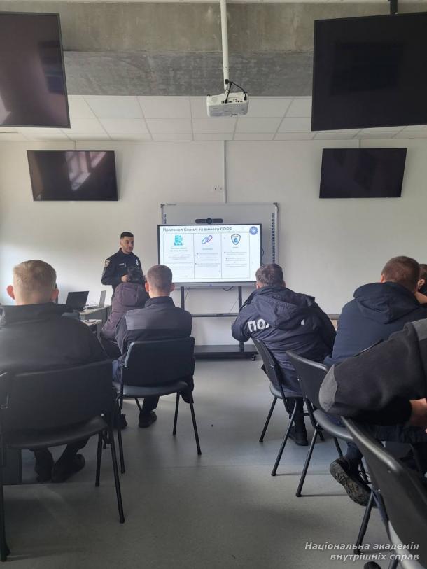 Представники Департаменту кримінального аналізу НПУ проводять цикл лекцій у НАВС Представники Департаменту кримінального аналізу НПУ проводять цикл лекцій у НАВС