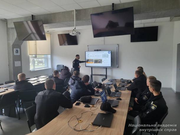 Представники Департаменту кримінального аналізу НПУ проводять цикл лекцій у НАВС Представники Департаменту кримінального аналізу НПУ проводять цикл лекцій у НАВС