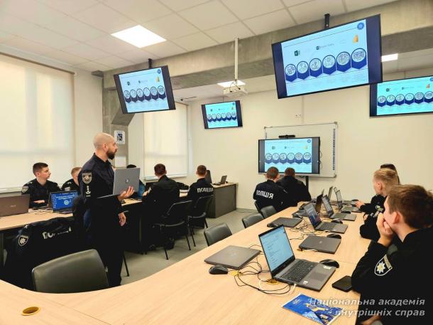 Представники Департаменту кримінального аналізу НПУ проводять цикл лекцій у НАВС Представники Департаменту кримінального аналізу НПУ проводять цикл лекцій у НАВС