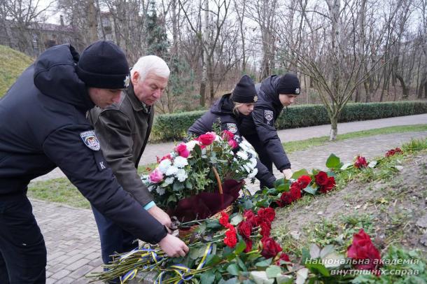 НАВС вшанувала учасників ліквідації наслідків аварії на Чорнобильській АЕС НАВС вшанувала учасників ліквідації наслідків аварії на Чорнобильській АЕС