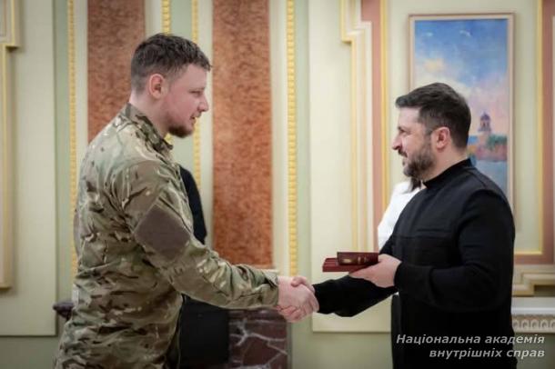 Працівника НАВС, ветерана війни Ярослава Шаркого з позивним «Гіппократ» нагороджено орденом «За заслуги» ІІІ ступеня Працівника НАВС, ветерана війни Ярослава Шаркого з позивним «Гіппократ» нагороджено орденом «За заслуги» ІІІ ступеня