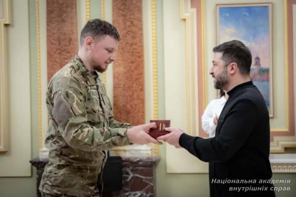 Працівника НАВС, ветерана війни Ярослава Шаркого з позивним «Гіппократ» нагороджено орденом «За заслуги» ІІІ ступеня Працівника НАВС, ветерана війни Ярослава Шаркого з позивним «Гіппократ» нагороджено орденом «За заслуги» ІІІ ступеня