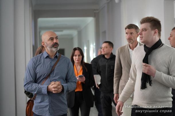 Від пошуку зізнань — до пошуку істини: у НАВС обговорили нову логіку розслідування