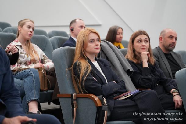 Від пошуку зізнань — до пошуку істини: у НАВС обговорили нову логіку розслідування