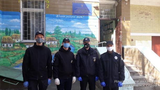 З початку тижня волонтери НАВС доставили понад 300 продовольчих наборів мешканцям лівобережжя столиці