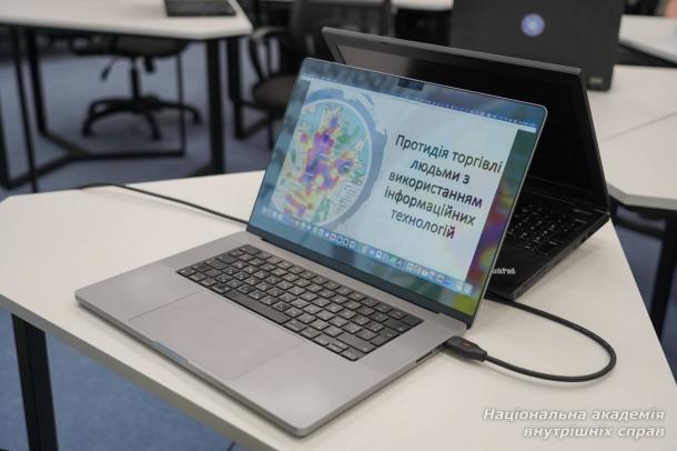 Кіберпростір і торгівля людьми: курсанти НАВС вчаться протидіяти сучасним загрозам