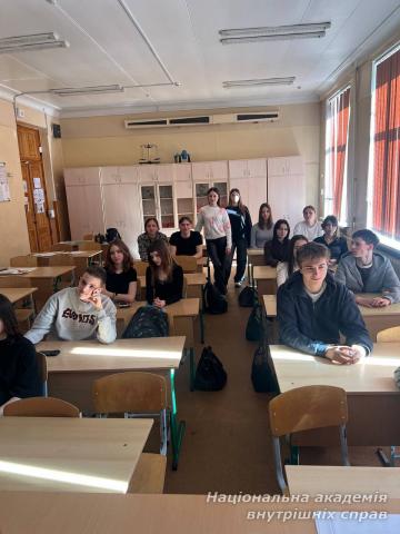 Здобувачі вищої освіти НАВС провели профорієнтаційні зустрічі з ліцеїстами Здобувачі вищої освіти НАВС провели профорієнтаційні зустрічі з ліцеїстами