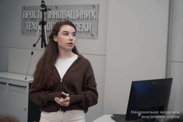 Кібербезпека та правовий захист: студенти ННІПП опановували методи протидії банківському шахрайству Кібербезпека та правовий захист: студенти ННІПП опановували методи протидії банківському шахрайству