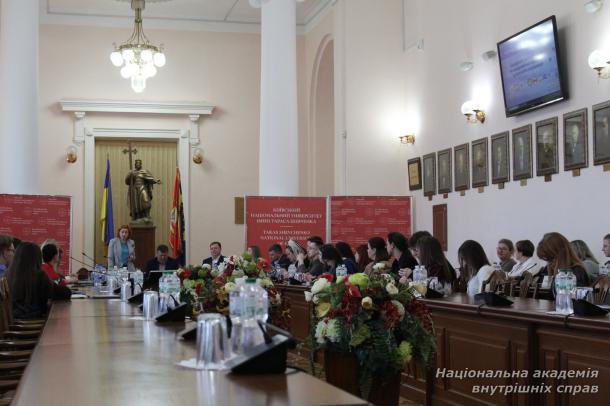 Штучний інтелект і новітні академічні практики: представниці НАВС на масштабному симпозіумі молодих вчених