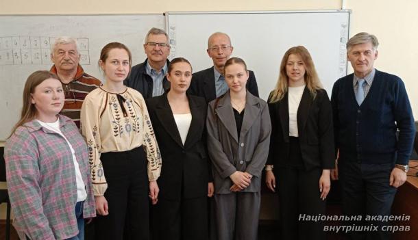 Інформаційні технології в дії: молодь НАВС обговорила цифрове майбутнє держави