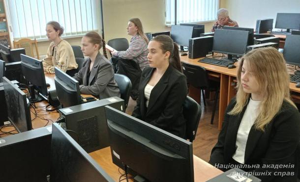 Інформаційні технології в дії: молодь НАВС обговорила цифрове майбутнє держави