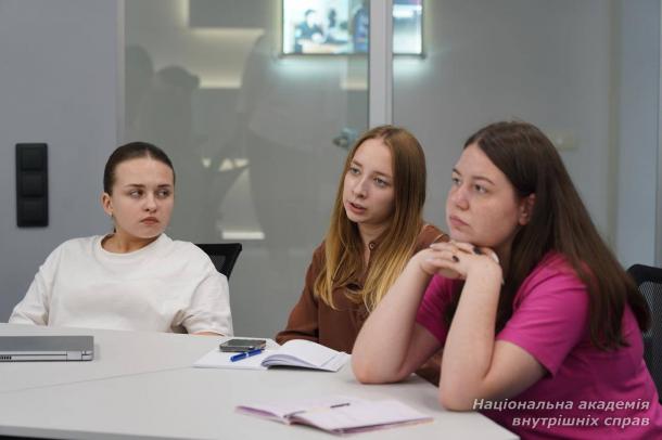 Бінарне заняття з екстремальної та кризової психології: синергія теорії та практики