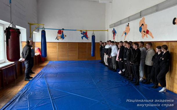 Бінарне заняття зі спеціальної фізичної підготовки з майбутніми криміналістами Бінарне заняття зі спеціальної фізичної підготовки з майбутніми криміналістами