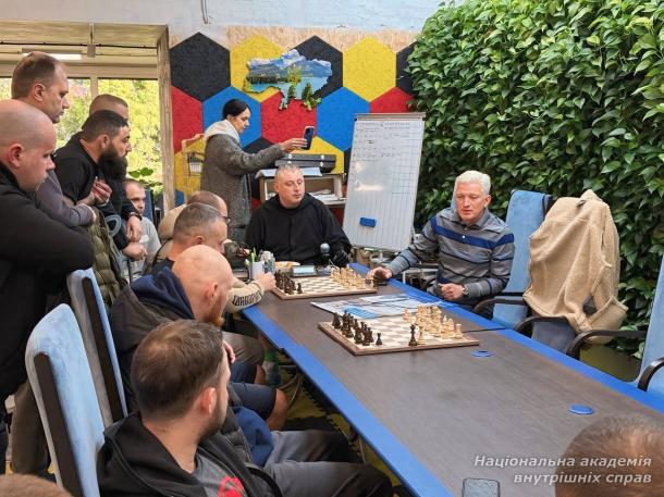 Інструктори безбар’єрної автошколи МВС відвідали ветеранів центру «Титанові» Інструктори безбар’єрної автошколи МВС відвідали ветеранів центру «Титанові»
