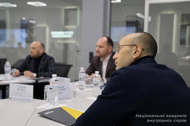 В цифровому хабі Національної академії внутрішніх справ відбувся міжвідомчий круглий стіл В цифровому хабі Національної академії внутрішніх справ відбувся міжвідомчий круглий стіл