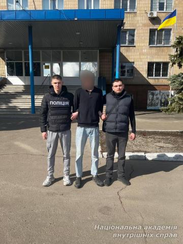Курсант НАВС, який проходить стажування, допоміг затримати підозрюваного в грабежі