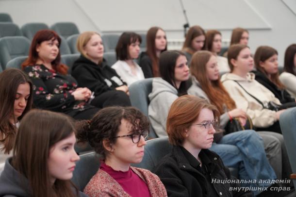 Як психолог допомагає військовим: студенти ННІПП зустрілися з військовослужбовцем полку «Азов»