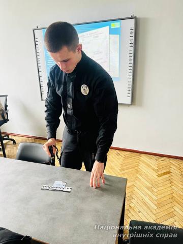 Практико орієнтоване заняття з ідентифікації особи та виявлення підроблених документів