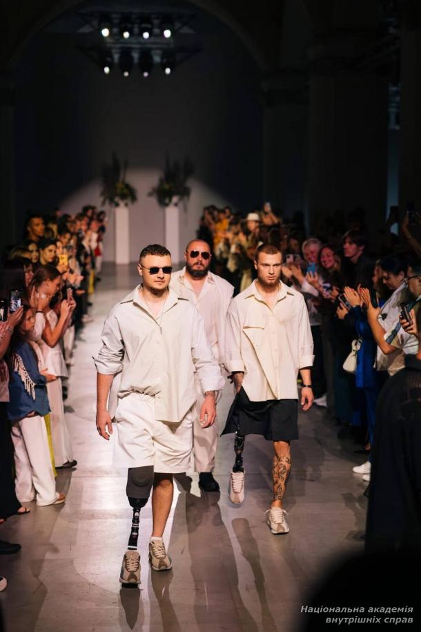 Ветеран і викладач НАВС вийшов на подіум Ukrainian Fashion Week