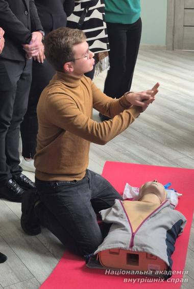 Працівники Секретаріату Уповноваженого Верховної Ради України з прав людини пройшли практичне навчання з домедичної підготовки Працівники Секретаріату Уповноваженого Верховної Ради України з прав людини пройшли практичне навчання з домедичної підготовки