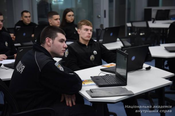 У НАВС провели дводенний тренінг з інноваційних технологій протидії наркозлочинності У НАВС провели дводенний тренінг з інноваційних технологій протидії наркозлочинності