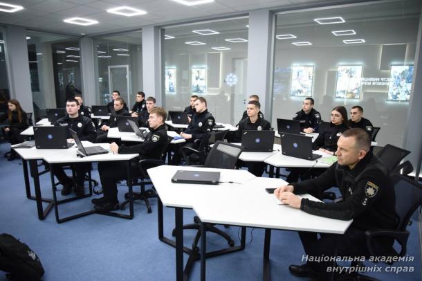 У НАВС провели дводенний тренінг з інноваційних технологій протидії наркозлочинності У НАВС провели дводенний тренінг з інноваційних технологій протидії наркозлочинності