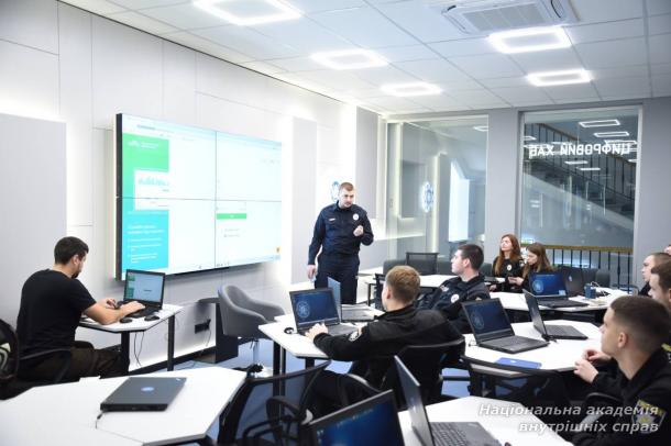 У НАВС провели дводенний тренінг з інноваційних технологій протидії наркозлочинності У НАВС провели дводенний тренінг з інноваційних технологій протидії наркозлочинності