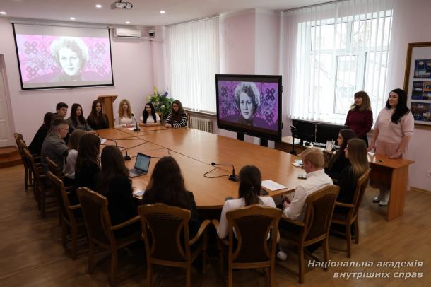 «Слово, що має крила»: поетичні читання до дня народження Ліни Костенко