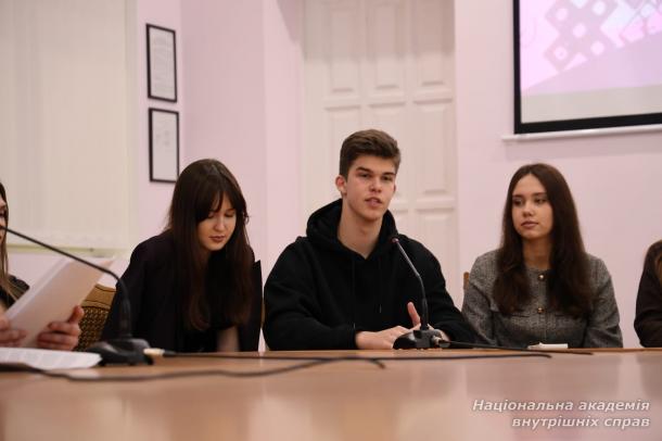 «Слово, що має крила»: поетичні читання до дня народження Ліни Костенко