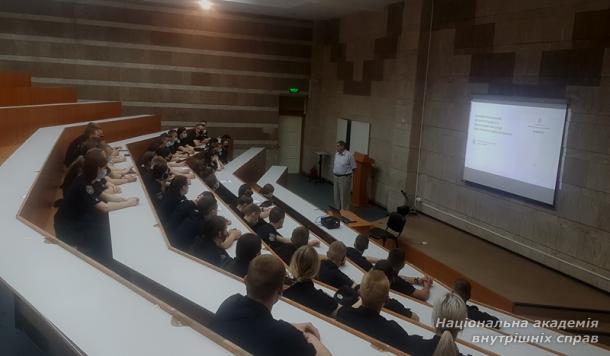 Випускників ННІ № 3 НАВС ознайомили з основними положеннями антикорупційного законодавства щодо електронного декларування