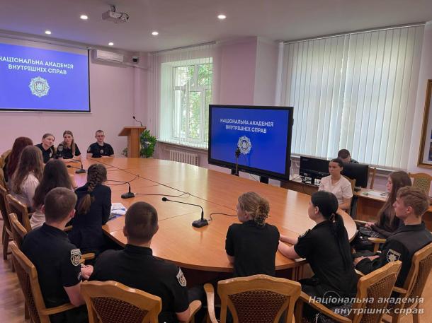 Науковий обмін і діалог про освіту в секторі безпеки: у НАВС відбулася зустріч з освітніми амбасадорками