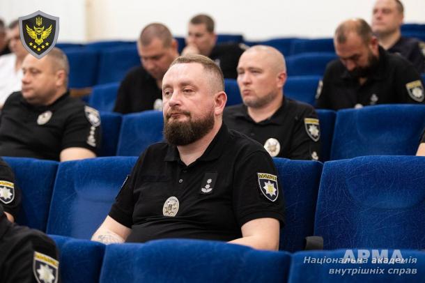 Практичний семінар з поліцейським Управління стратегічних розслідувань 