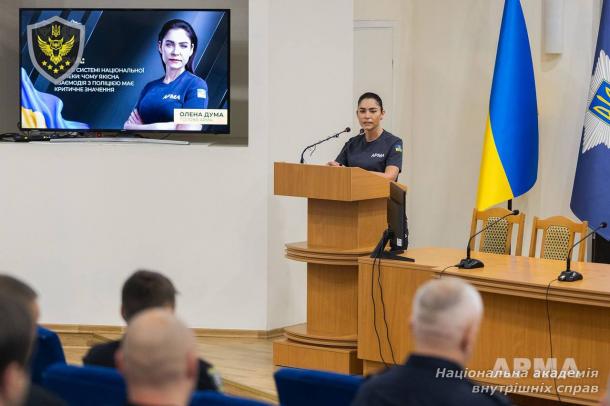 Практичний семінар з поліцейським Управління стратегічних розслідувань 