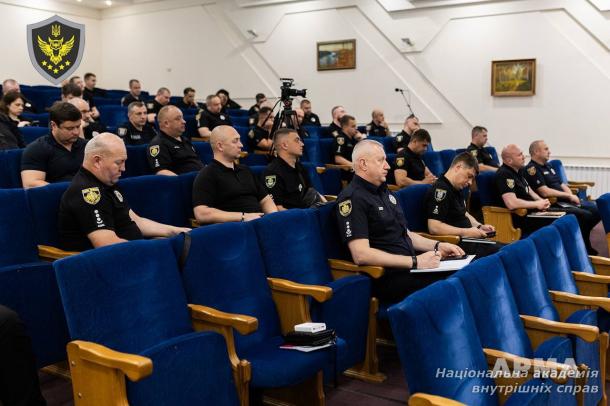 Практичний семінар з поліцейським Управління стратегічних розслідувань 