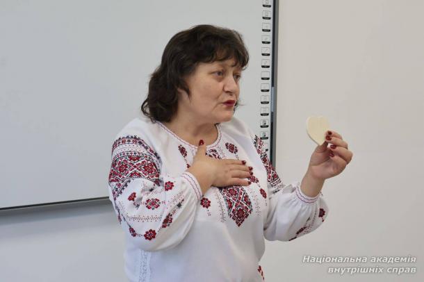 Курсанти першого курсу НАВС долучилися до творчого процесу створення яворівських іграшок Курсанти першого курсу НАВС долучилися до творчого процесу створення яворівських іграшок