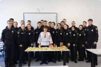 Курсанти першого курсу НАВС долучилися до творчого процесу створення яворівських іграшок Фото