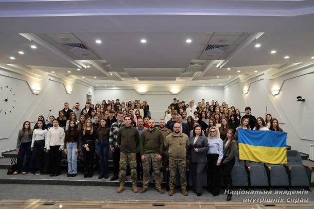 Патріотична зустріч зі студентами «Історія української державності» Патріотична зустріч зі студентами «Історія української державності»