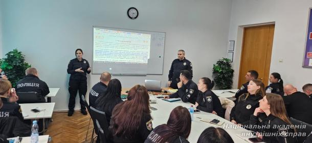 Безпечне освітнє середовище: у НАВС провели бінарне заняття для поліцейських Служби освітньої безпеки
