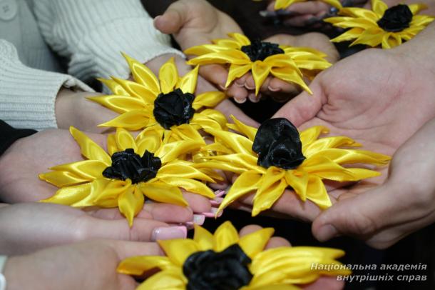 Майстерня єдності: студентське самоврядування створює «Соняхи пам’яті»