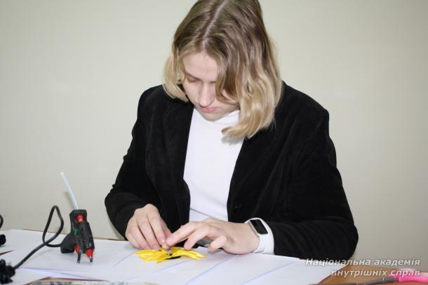 Майстерня єдності: студентське самоврядування створює «Соняхи пам’яті»