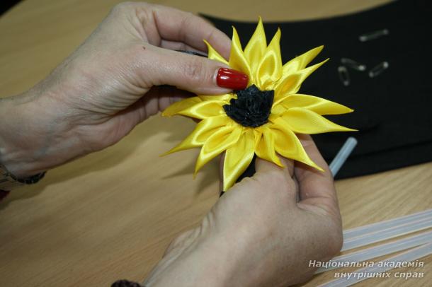 Майстерня єдності: студентське самоврядування створює «Соняхи пам’яті»