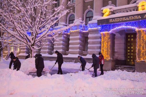«Нехай проблеми та незгоди не роблять вам у житті погоди!»