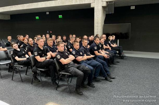 Курсанти ННІПД НАВС обговорили питання цифрової культури й онлайн-безпеки