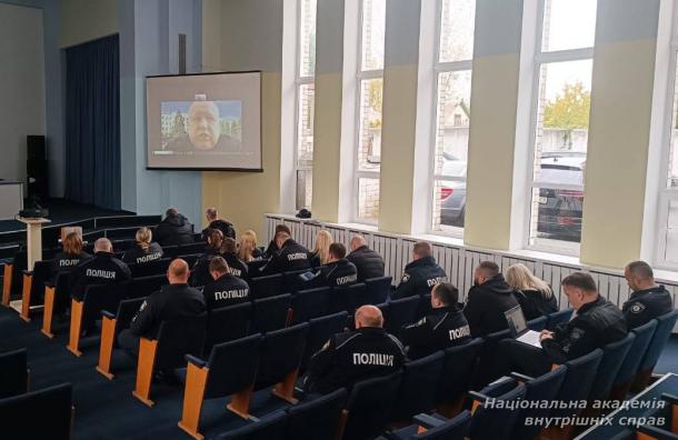 Семінар-тренінг для поліцейських Чернігівщини: лідерство, управління та розвиток у воєнний час