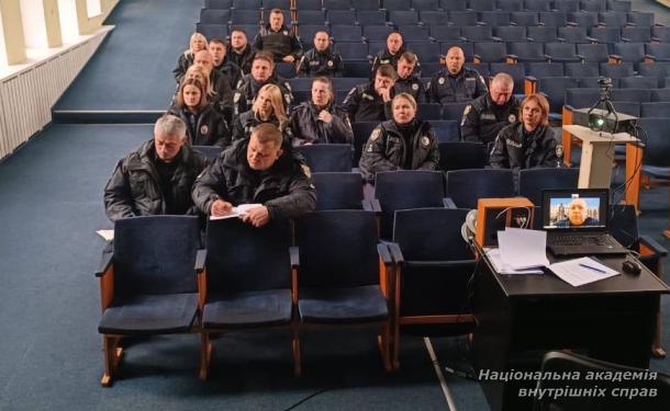 Семінар-тренінг для поліцейських Чернігівщини: лідерство, управління та розвиток у воєнний час