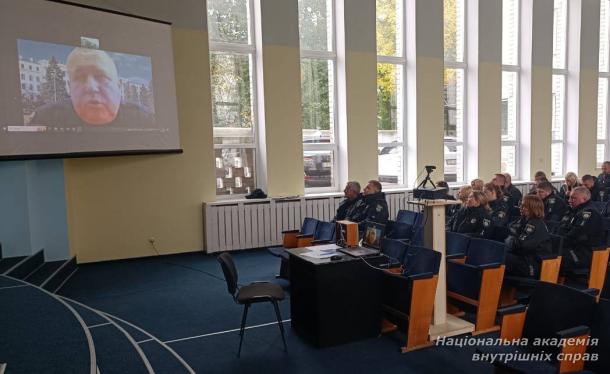 Семінар-тренінг для поліцейських Чернігівщини: лідерство, управління та розвиток у воєнний час