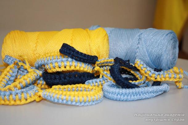 Патріотичний браслет єдності: студенти створили символ підтримки для захисників Патріотичний браслет єдності: студенти створили символ підтримки для захисників